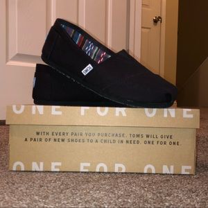 Women’s Toms